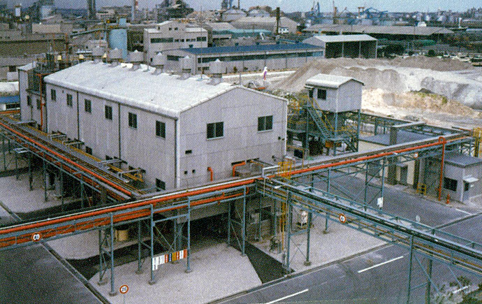 有機フッ化物の多目的製造設備(1984年5月)